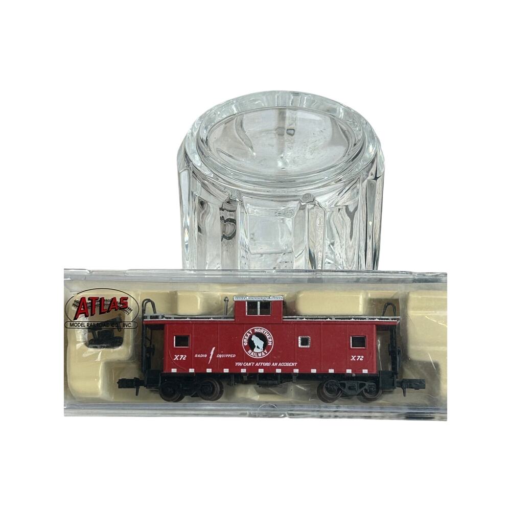 Atlas 43002 N Gauge Standard Cupola Caboose Great Northern #X72